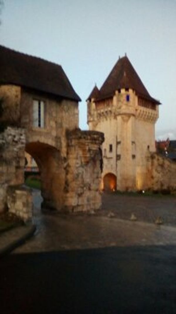 Maison de ville avec cour, proche Loire, centre historique Nevers