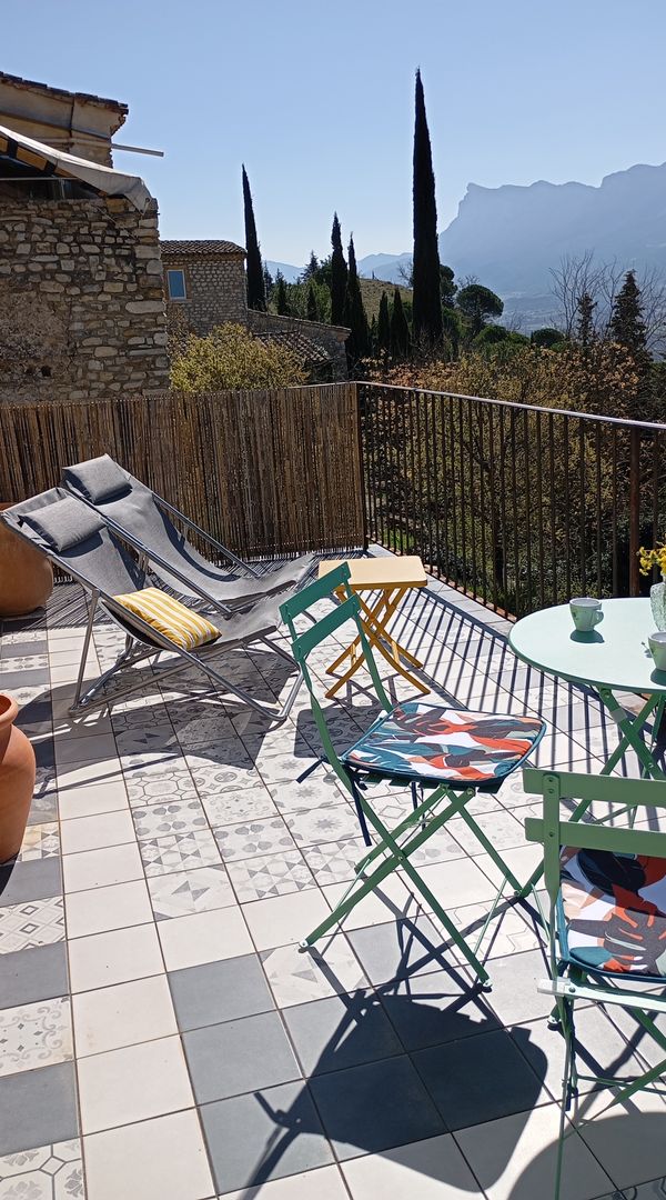 Maison village perché Drôme provençale toit terrasse vue panoramique