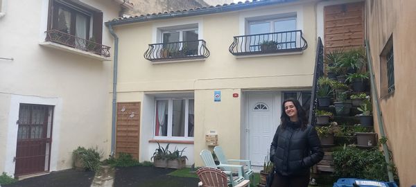 Camargue et maisonnette au centre du village de vauvert