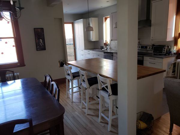 Cottage au coeur de Montréal. Stationnement privé!  Durée minimale de 4 nuits svp...