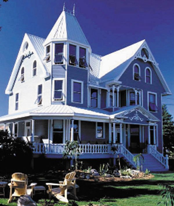 La vie de Château, en mode auberge, en bord de mer au Canada, au Québec, en Gaspésie!