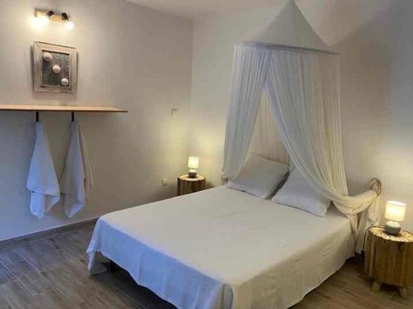 Studio avec jacuzzi Rez de jardin 3 mn plage