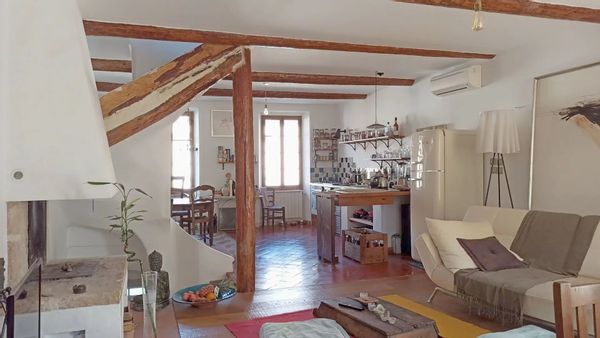Maison de charme dans village en Provence