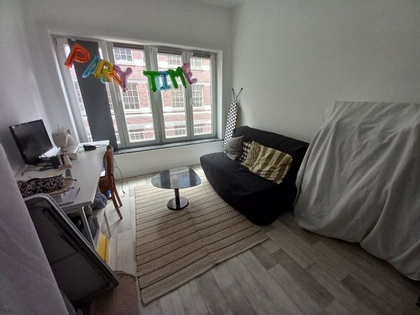 Private bedroom, prime location