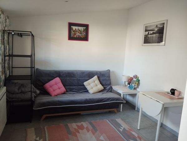 Chambre privée , avec salle de bain et wc privé, cuisine de jardin et accès à la piscine