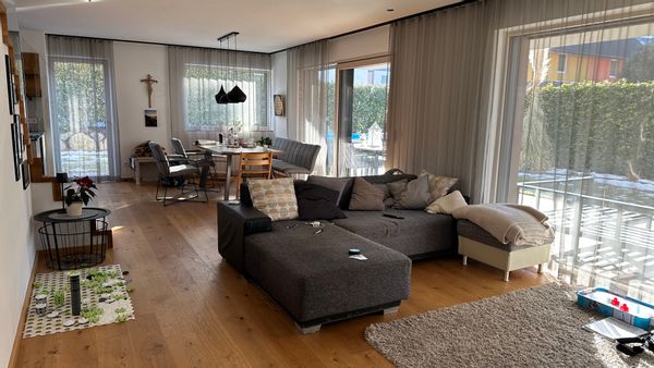 Modernes Familienhaus mit Garten, kleinem Pool und Bergblick nahe Salzburg