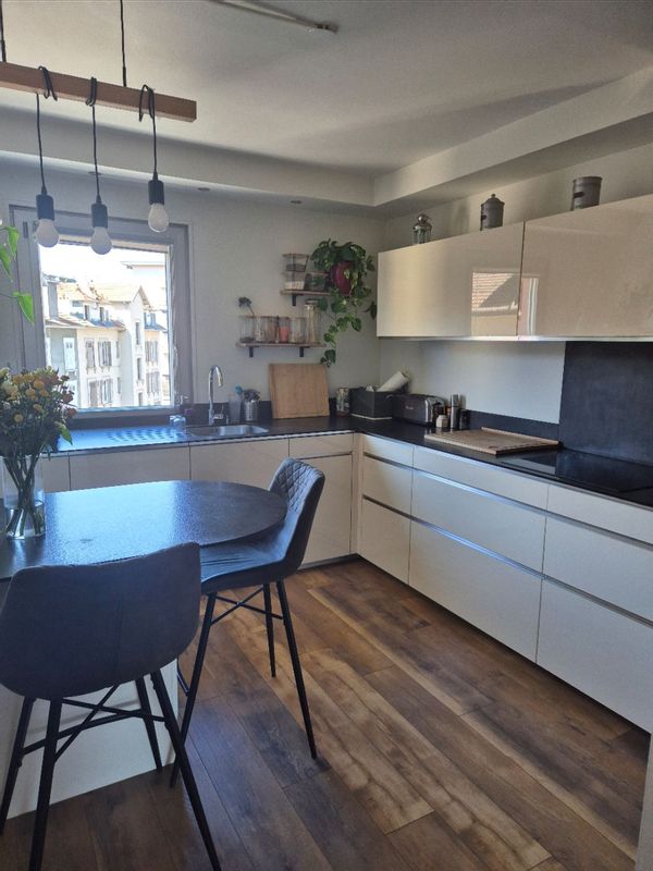 Chambre avec salle de bains dans l appartement de Viviane
