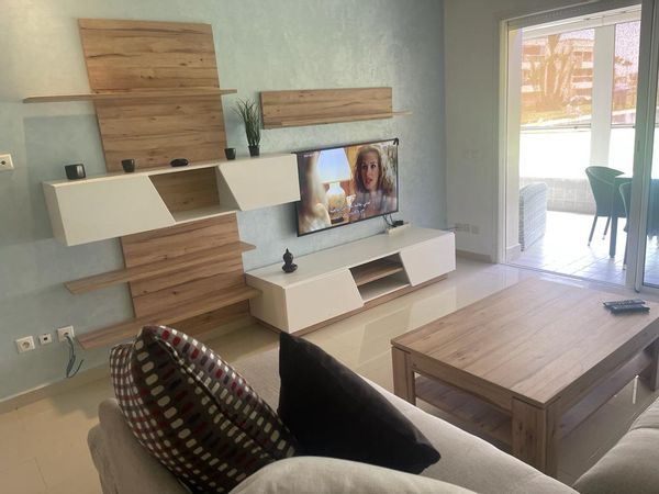 Vue Piscine – Appartement Balnière en Bord de Plage