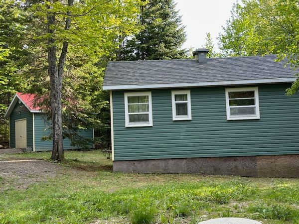 Le camp rustique du petit lac neigette