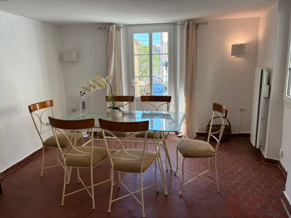 une maison de village provençale atypique avec une terrasse de toit offrant une vue magnifique !