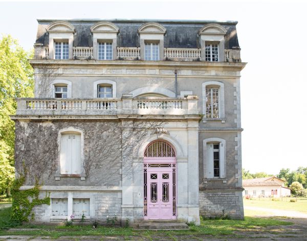Le château à la porte rose