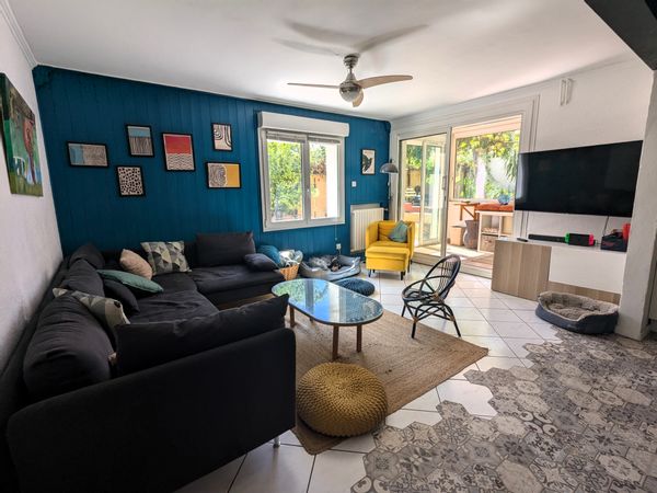 Aux portes de Montpellier : Grande maison familiale avec jardin et piscine intérieure