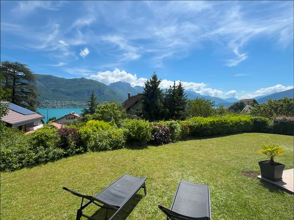 Petit paradis à 50m du lac d'Annecy, Maison au coeur de la nature