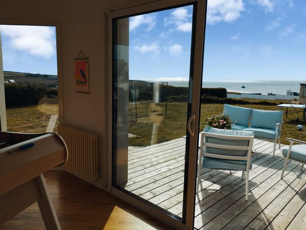Jolie maison vue sur la mer d'iroise et sur les îles.