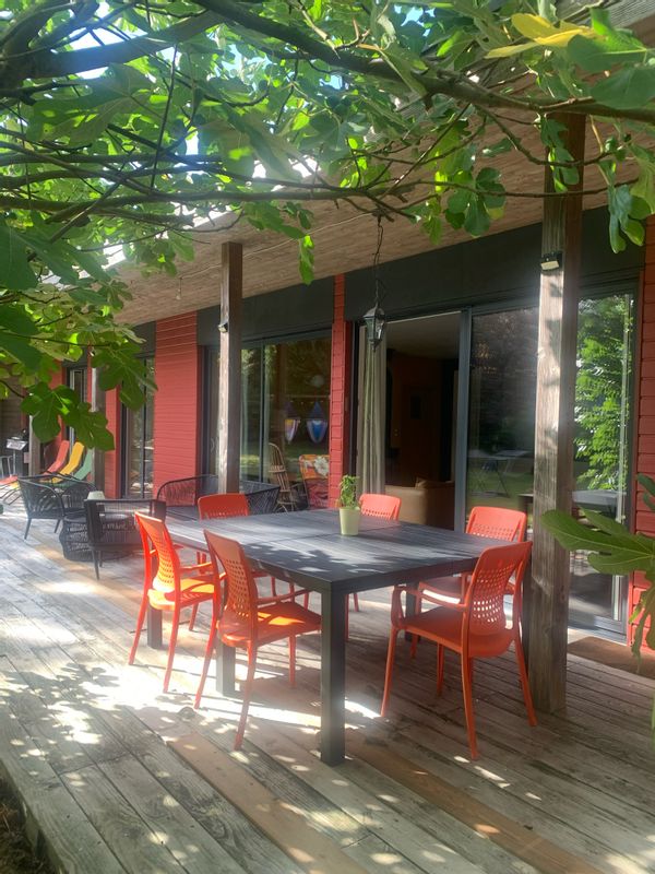 Venez vous ressourcer dans notre maison en bois au calme, proche de la mer et du GR34