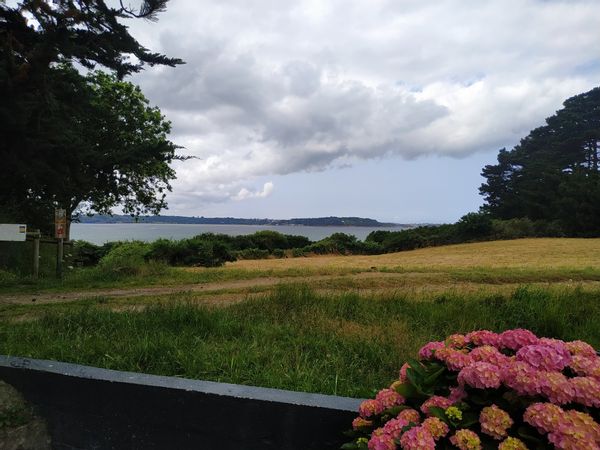 Presqu'île de Barnénez (29), chez Clémence et Ronan. Vue sur la baie de Morlaix