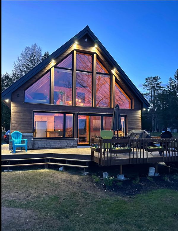 Chalet en bois rond sur le bord du lac, à 1h30 de Québec & 2h00 de Montréal