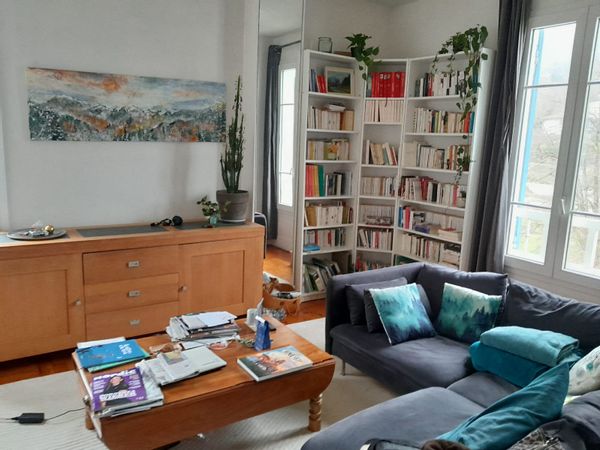La chambre privée de Françoise à Uriage les bains, à proximité de Chamrousse.