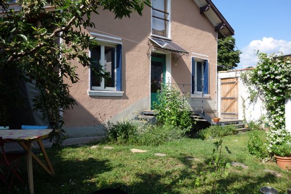 La maison d' Eleanor, Hugues, Samuel et Margot