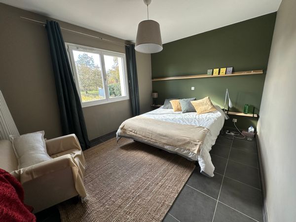 La chambre de Dilfuroz avec sa salle d'eau privative