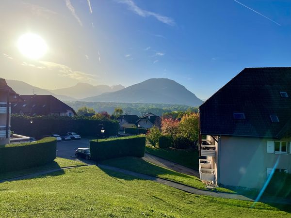 Le Duplex vue montagnes proche d’Annecy de Tiph & Lulu