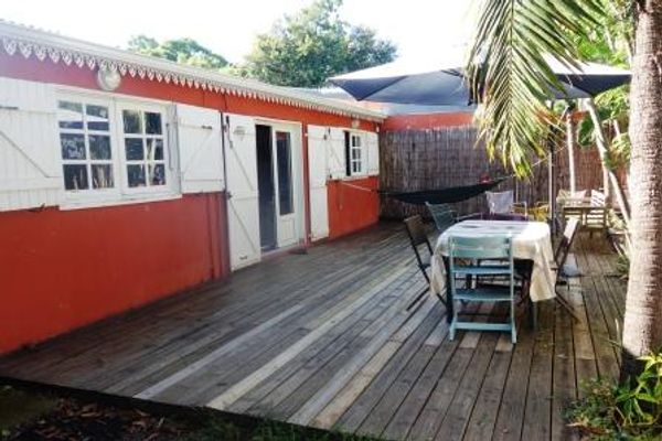 grande maison créole sous le soleil réunionnais 