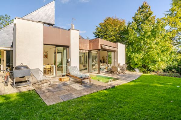 Design house next to Paris