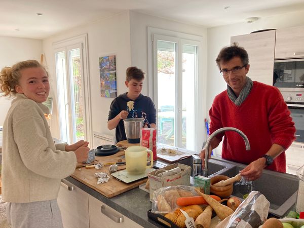Charmante maison avec jardin au calme dans un écrin de verdure, à Bouliac, à 15 minutes de Bordeaux