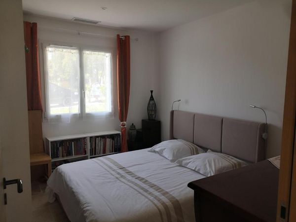 Chambre privative dans villa à la campagne