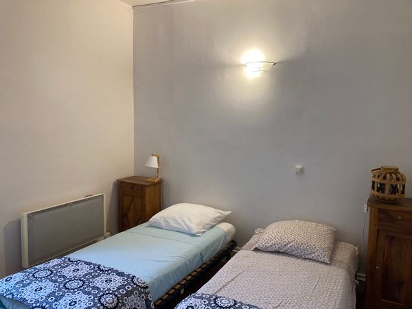 Chambre privée  2 lits jumeaux Salle de bains partagée Chez Sayed et Anne