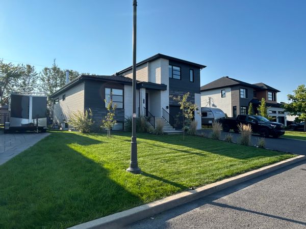 Maison moderne et confortable à Carignan, près du canal de Chambly (Rive-Sud de Montréal)