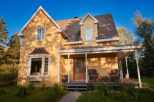 La jolie maison jaune de Charlevoix au Canada!
