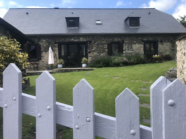 La Hount Maison familiale entièrement rénovée à 800 m d’altitude avec vue magnifique.