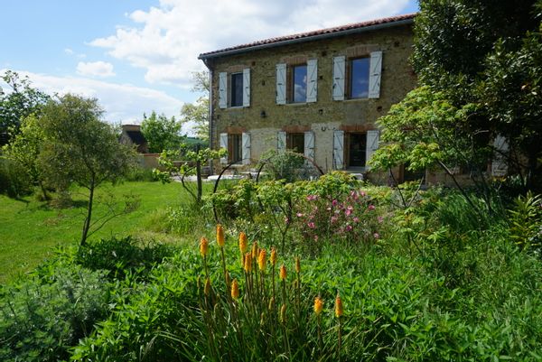 Grande ferme familiale en pleine nature près de Toulouse