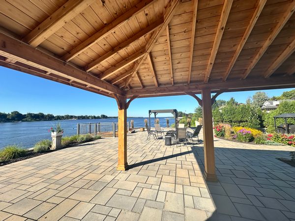 La maison sur le lac. Nature et élégance à 25 min de Montréal