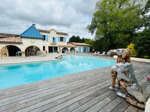 Maison  familiale de 6  chambres ( dont 1 chambre bb) piscine,terrain de pétanque,cuisine- bar d’été