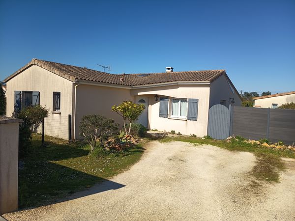 Maison au coeur du Poitou dans un village à proximité de Poitiers et du Futuroscope