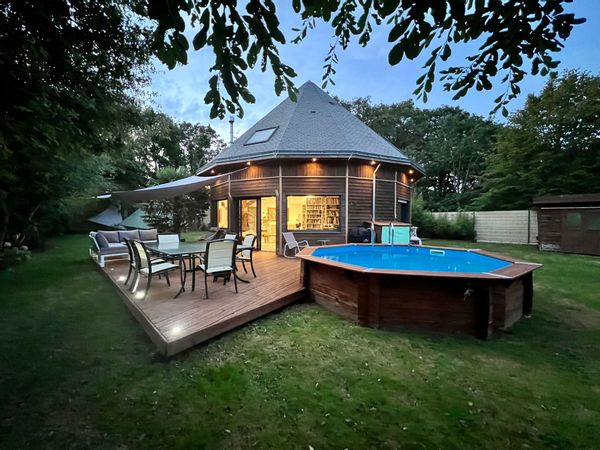 La chambre privée chez Tatiana & Vincent – Étage privatisé dans notre maison en bois ronde