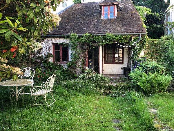 Charmante maison calme avec jardin. Visitez Paris et le Château de Versailles en restant au vert.