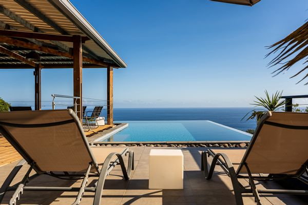 Suite T2 indépendante de standing vue panoramique mer & accès piscine – Sud-Ouest de La Réunion