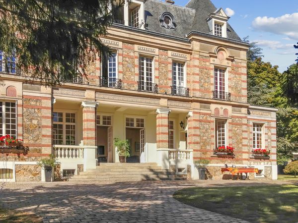 Bel appartement situé dans une grande maison bourgeoise du 19 ème siècle.