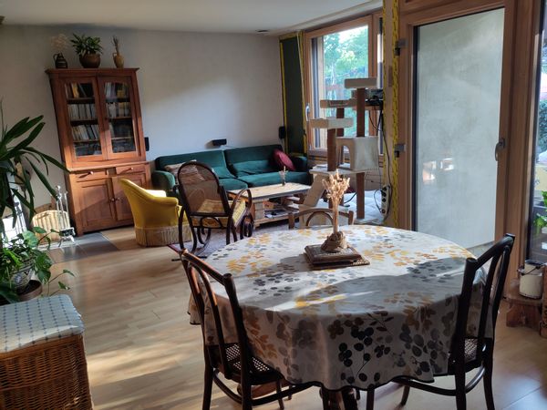 Chambre privée dans une maison entre ville et nature