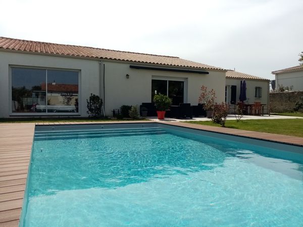 Maison familiale dans village proche de la mer, de l'Ile de Ré et de La Rochelle