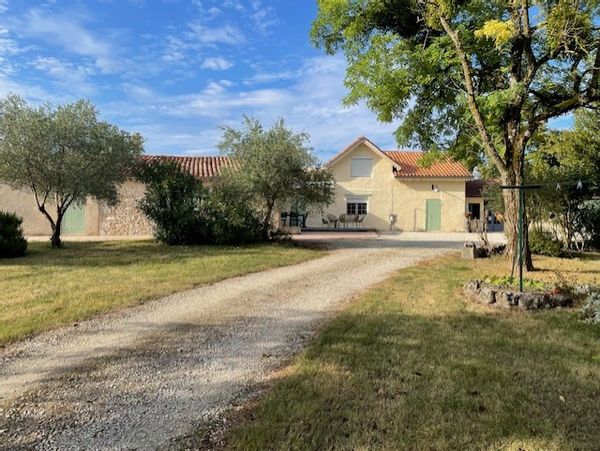 Notre maison au milieu des vignes