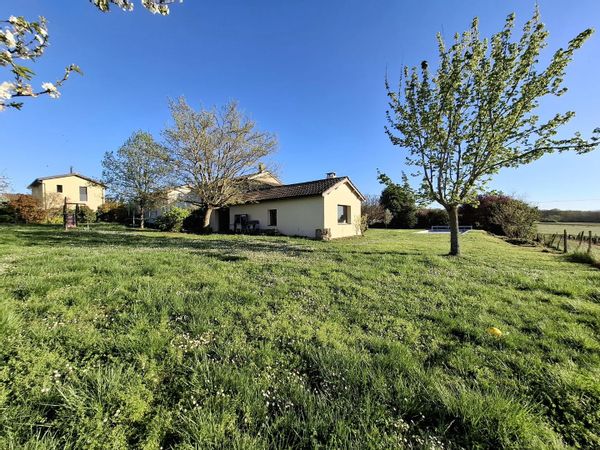 La maison de Ludo et Céline avec jardin et piscine