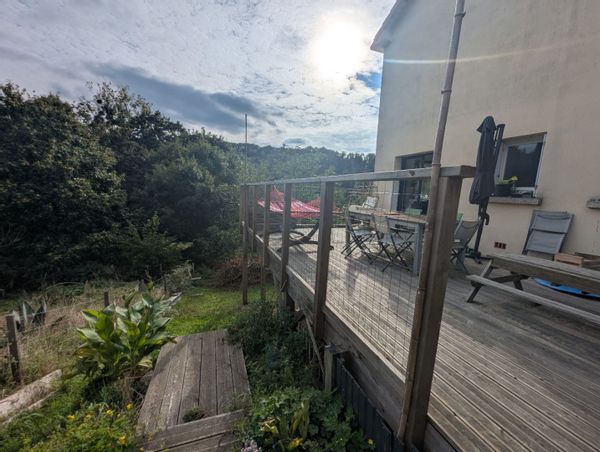 La maison atypique au bord de la rivière