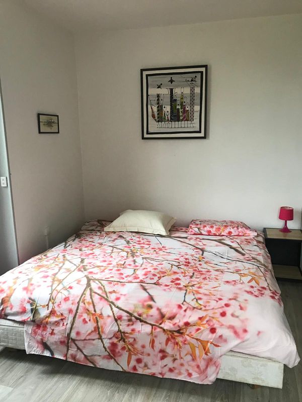 chambre lumineuse à la Maison du Bonheur
