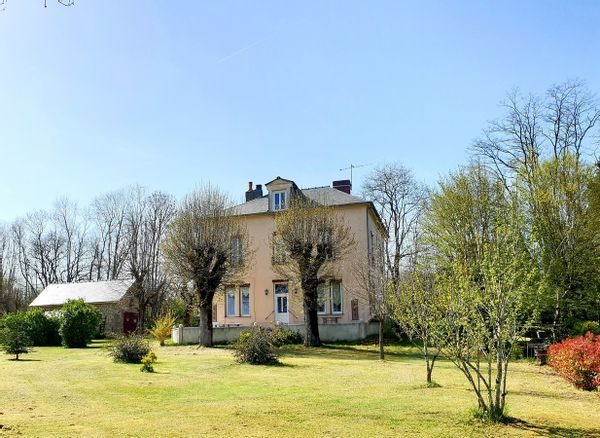 La Maison du Bonheur et son grand jardin !