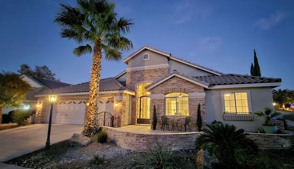 Henderson Hideaway. Comfort, tranquility & adventure in our fully renovated 4Bed and 2 + 1/2 Bath