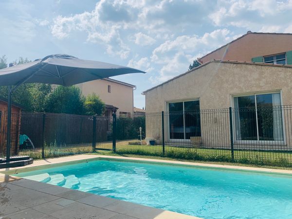 Maison provençale avec piscine au pied de la Sainte Victoire